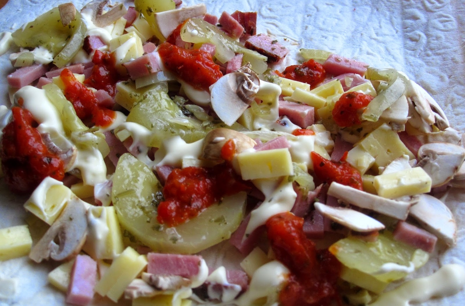 čeburekai lavaše su kumpio ir sūrio įdaru