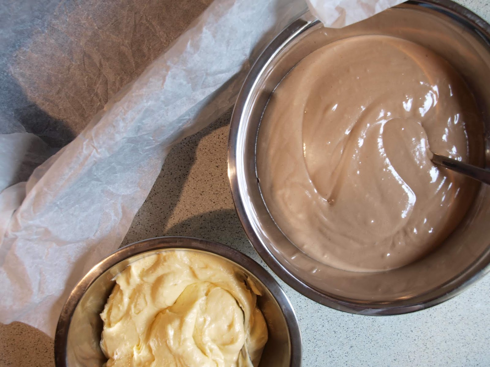 tešlos paruoštos pieniško šokolado keksui