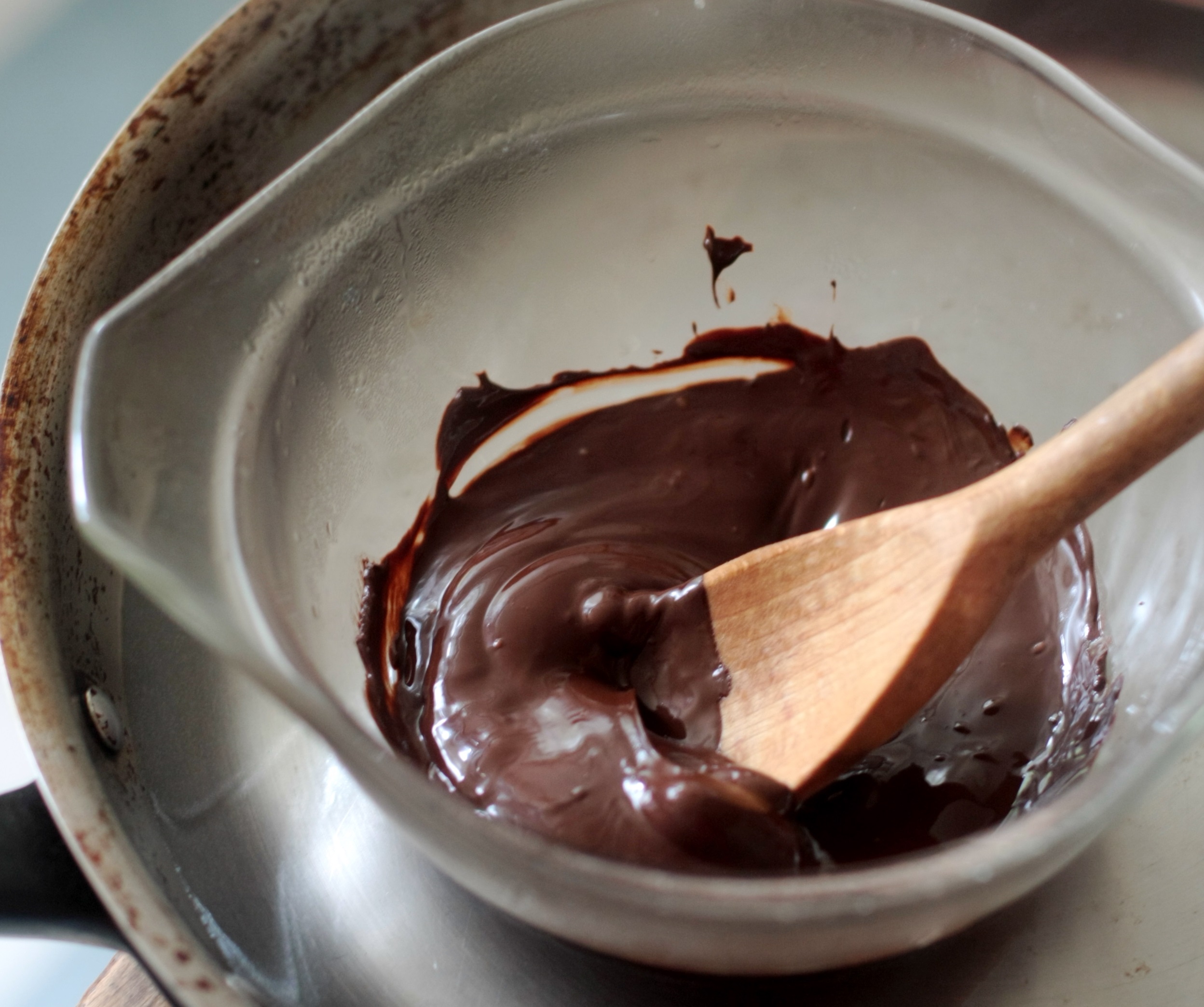 tirpintas šokoladas garų vonelėje