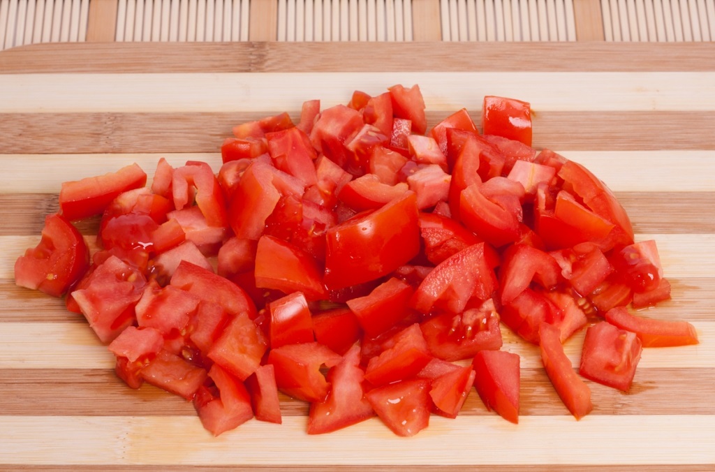 pomidoras supjaustytas kubeliais