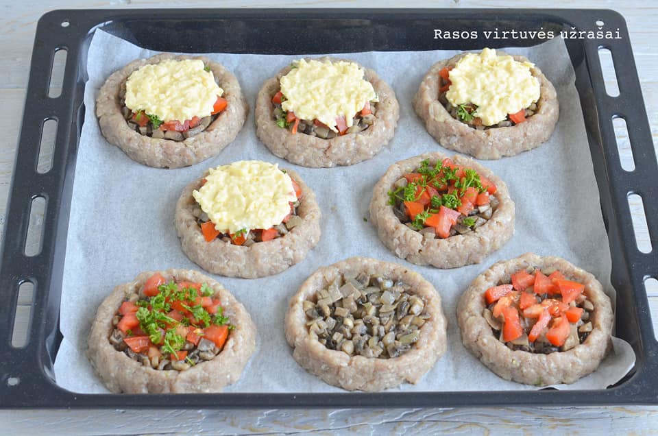 gaminami faršo lizdeliai