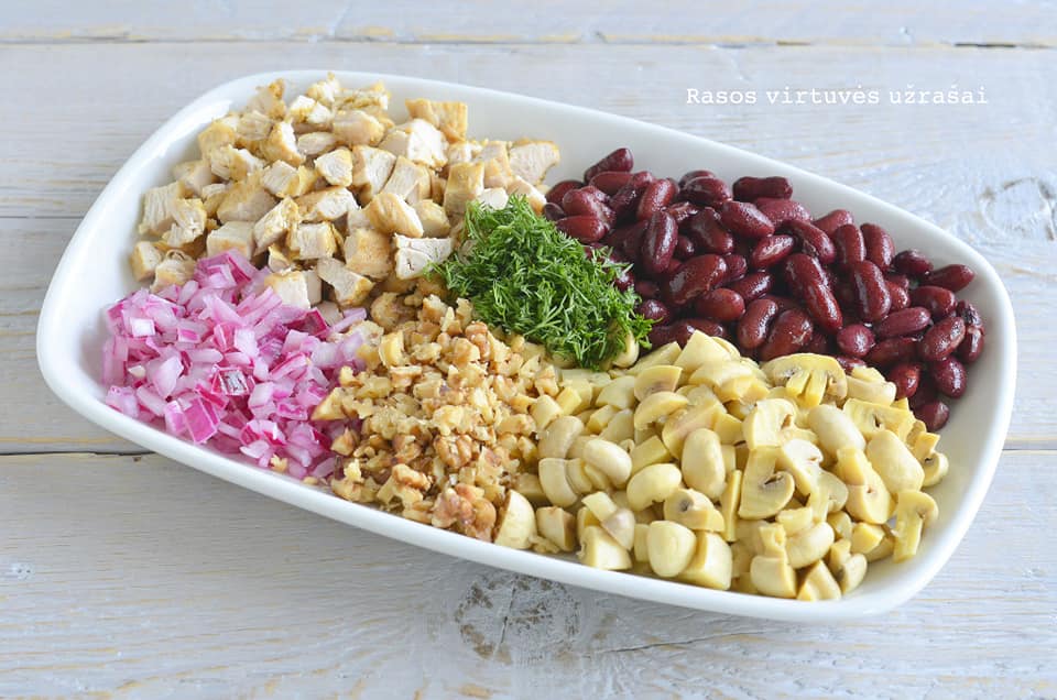 Салат с курицей, грибами, огурцами и фасолью - рецепт с пошаговыми фото