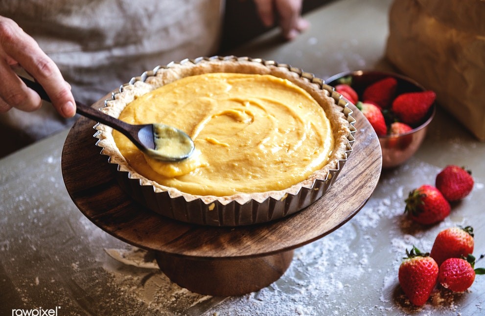 poured filling into pastry shel