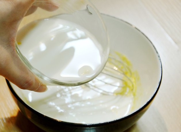 mixed oil milk yolks. 