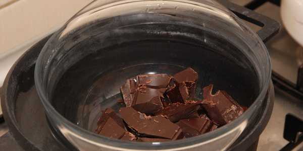 melting chocolate in water bath