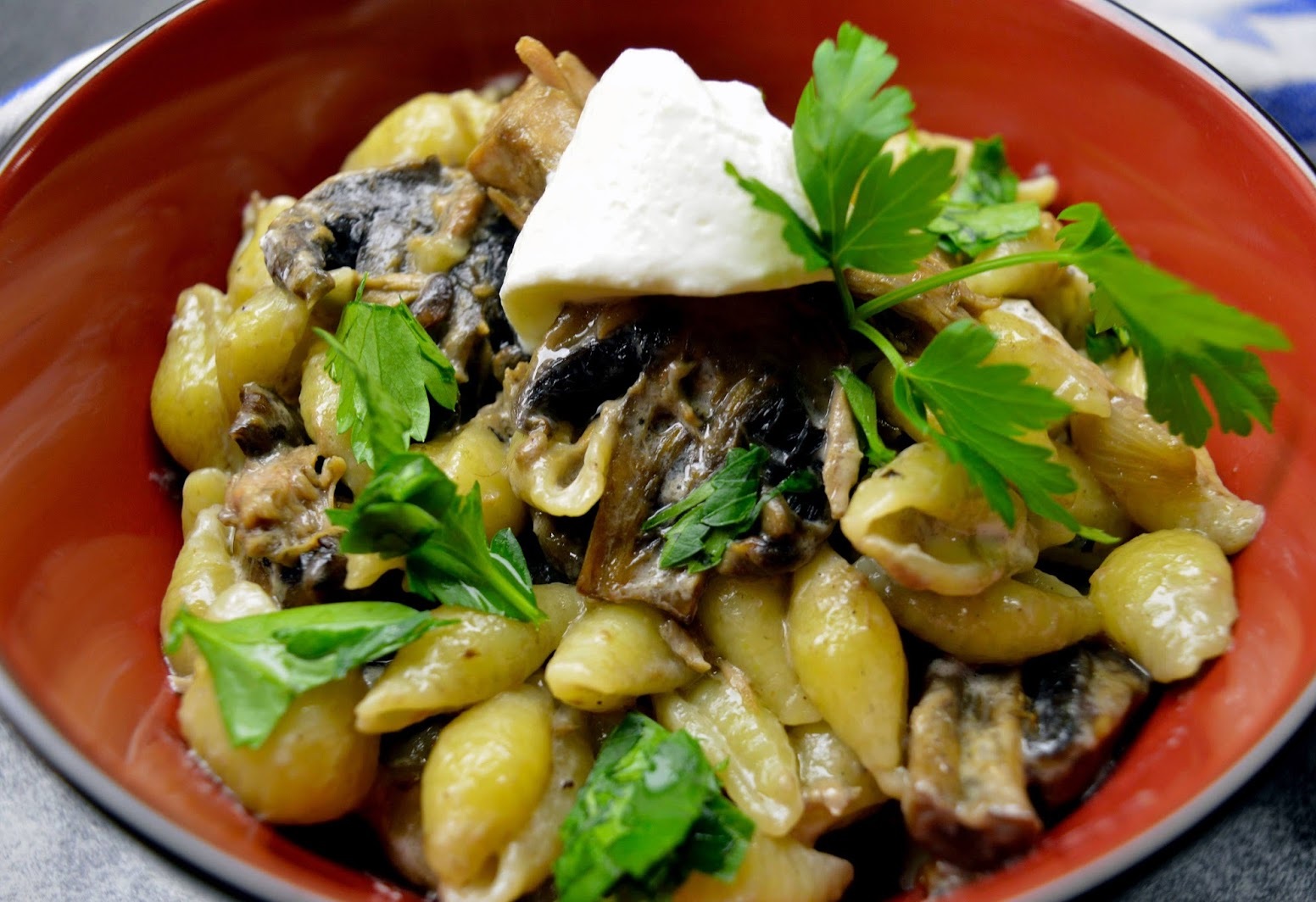 patiekti makaronai su tunu