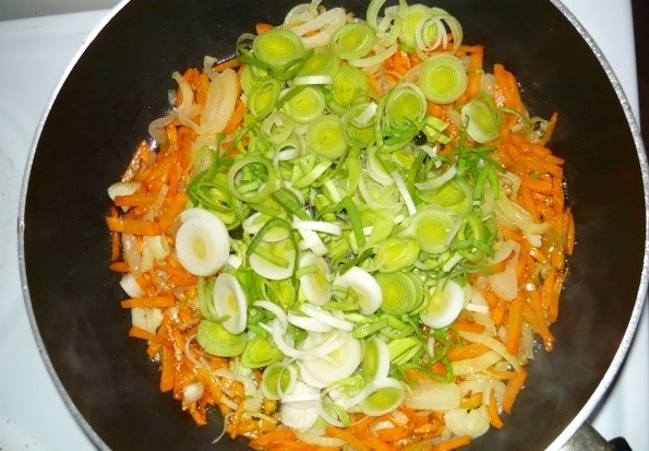 leek and carrots in a pan