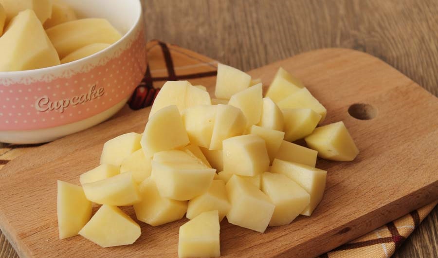 cube cut potatoes