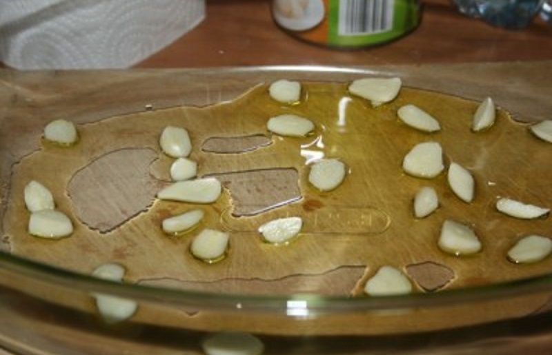 kepimo indas su aliejumi ir česnakais