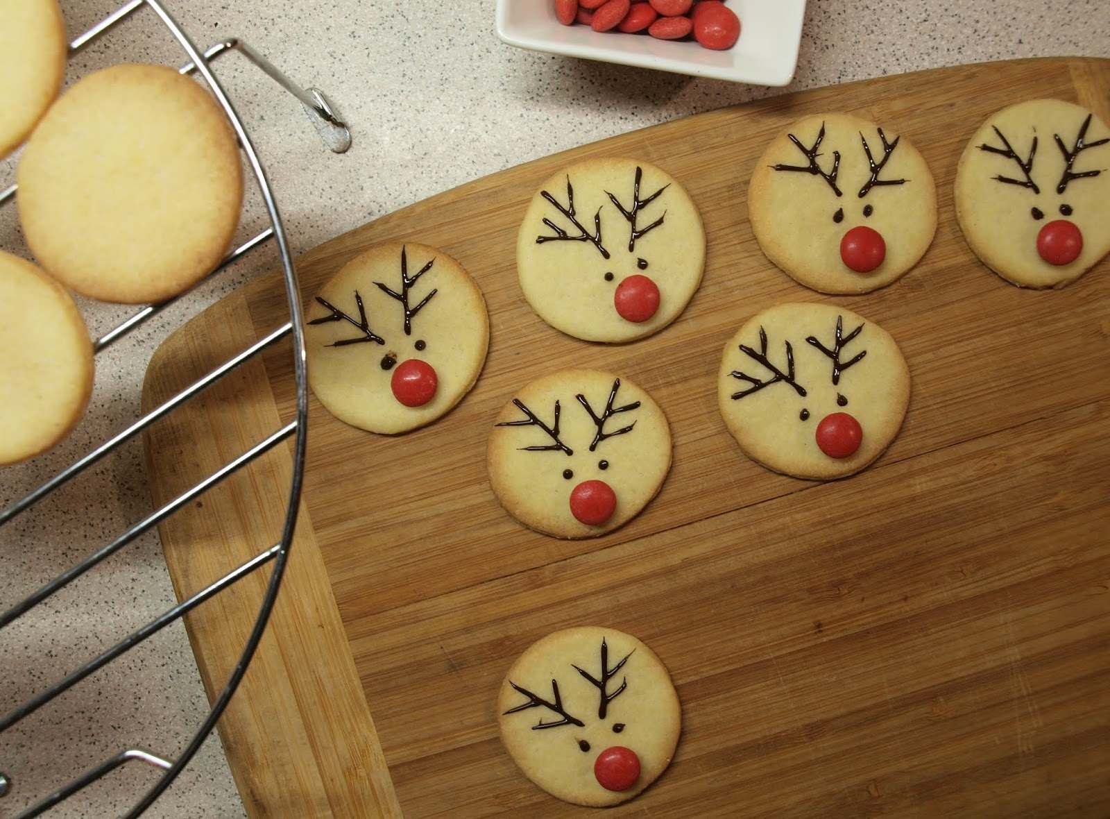 dekoruoti sviestiniai sausainiai