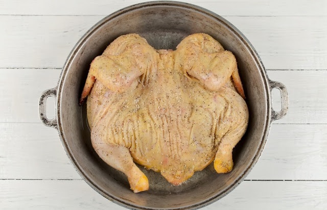 višta keptuvėje storu dugnu