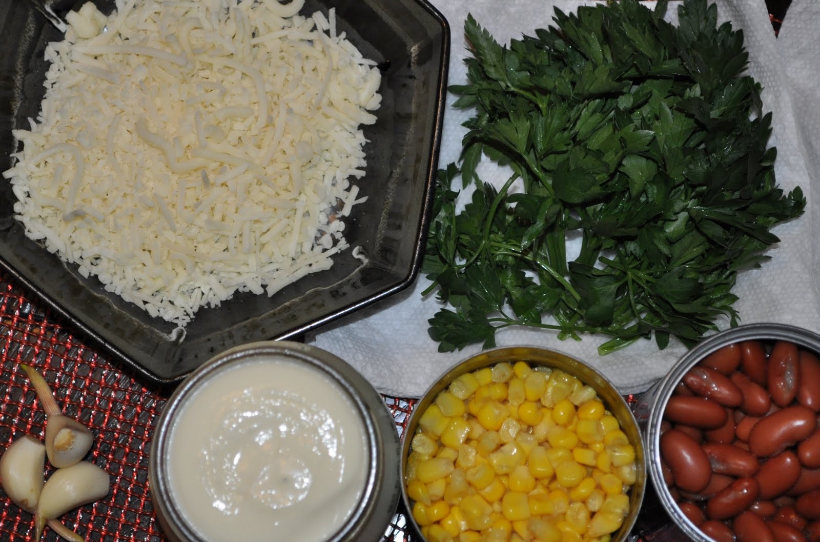 pupelių ir kukurūzų mišrainės ingredientai