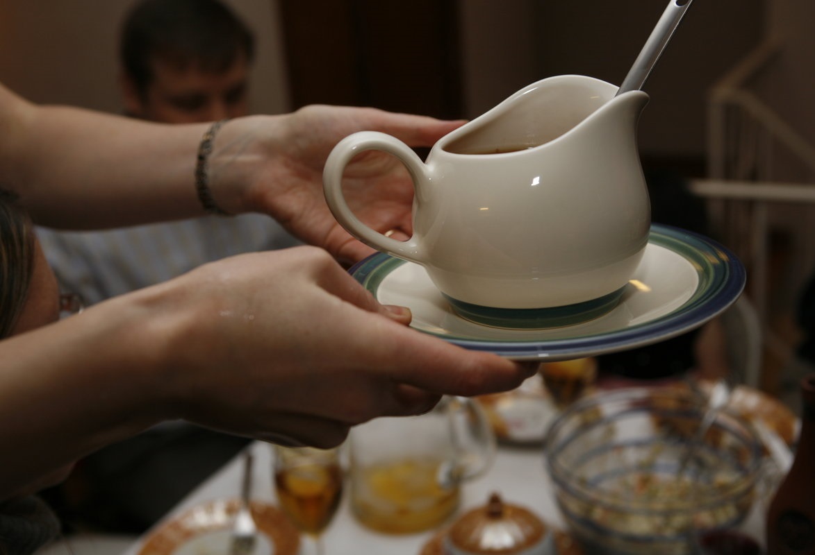 patiekiamas grybų padažas prie paukštienos