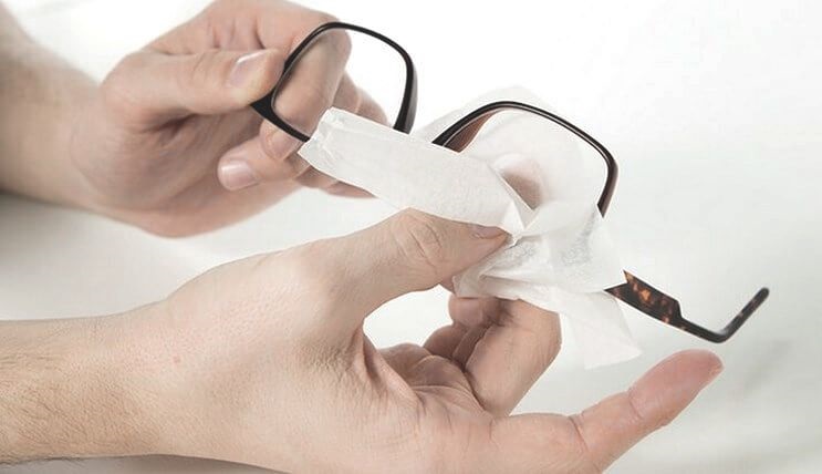 kokybiškai išvalome akinius