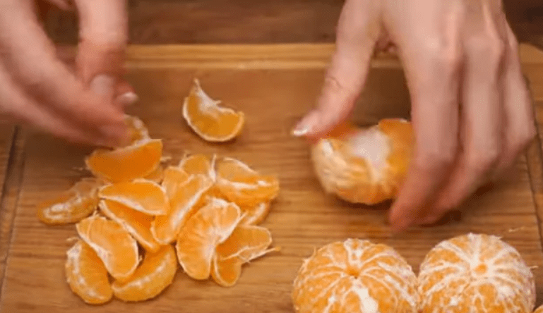 nulupti mandarinai skiltelėmis