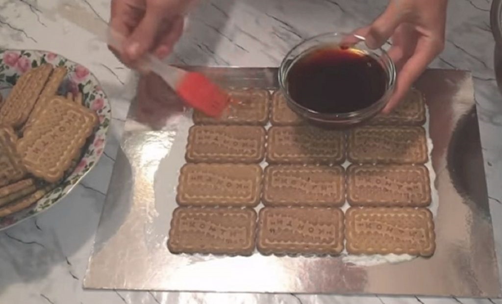 sausainiai suvilgyti kava