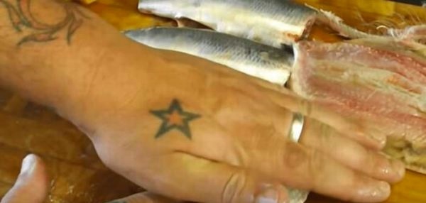 stipriai paspaudžiame silkę