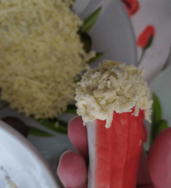 krabų lazdelės kiaušinių tryniuose