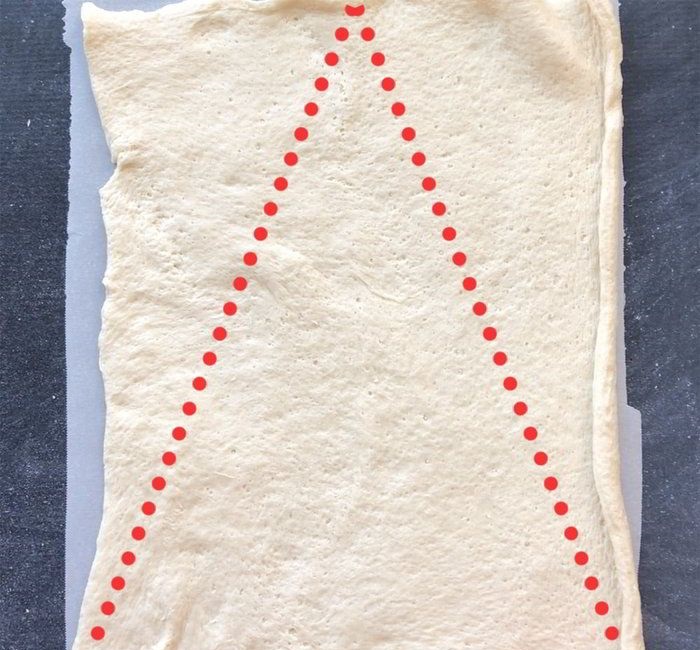 iškociota tešla kalėdinei eglutei