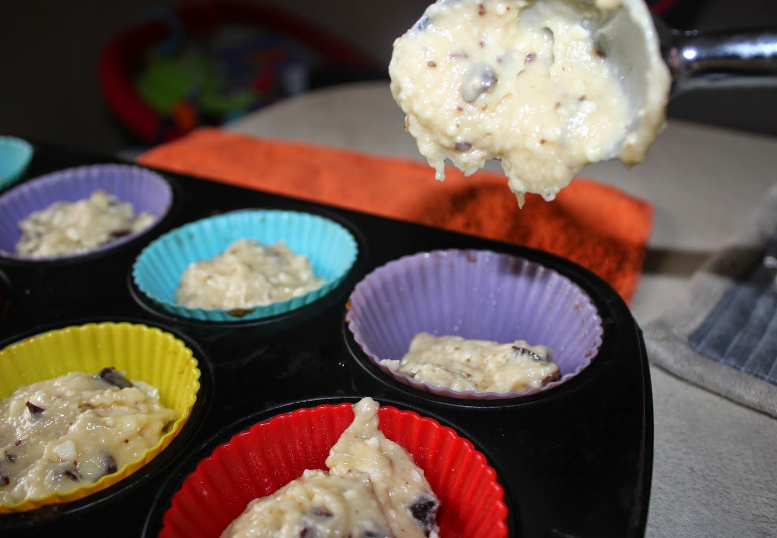 keksiukų su džiovintomis slyvomis ir šokoladu tešla