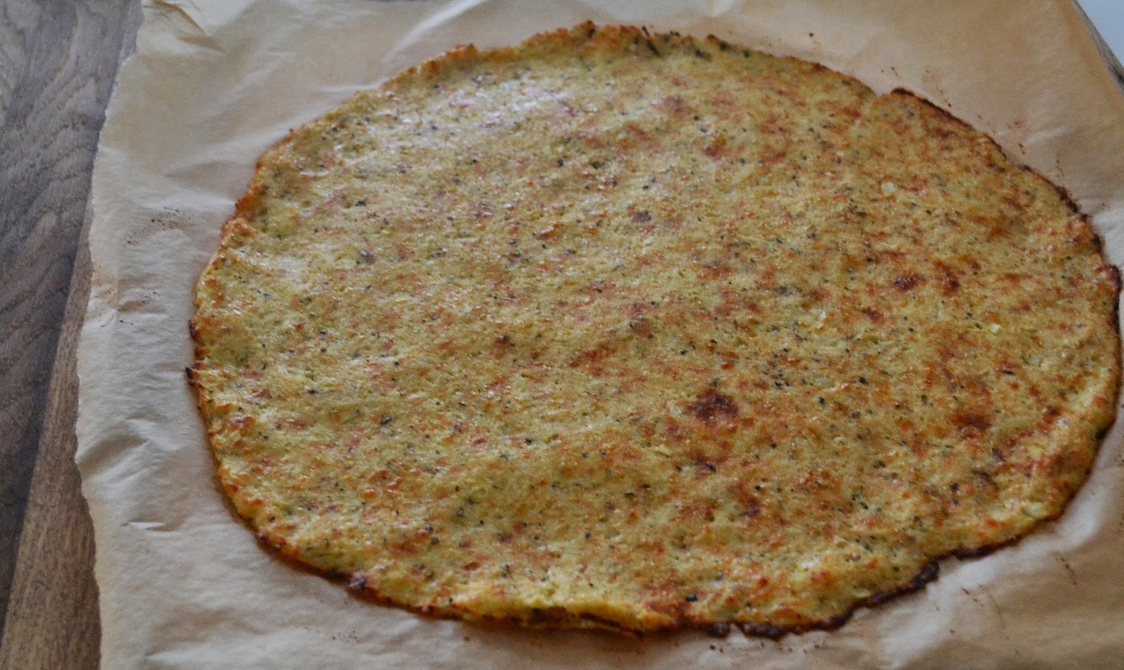 iškeptas kalafiorų picos padas