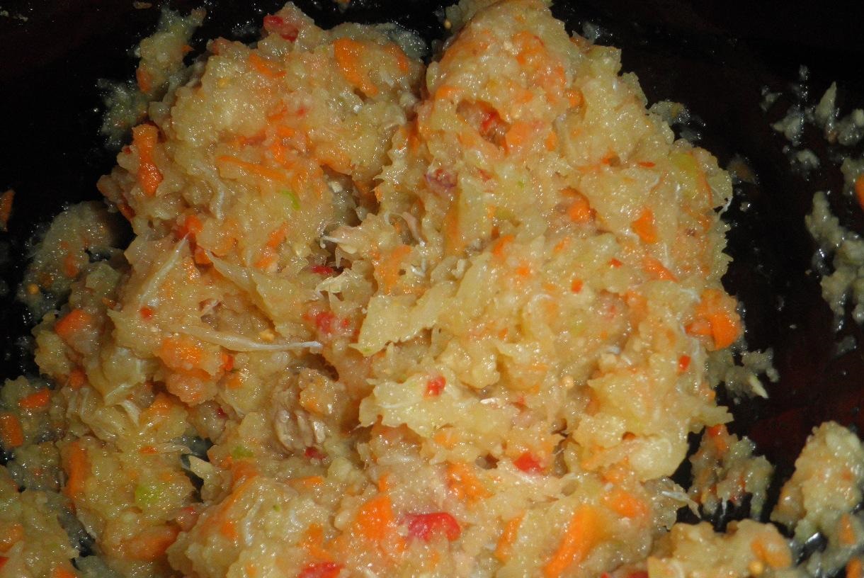 žuvis sumaišyta su daržovėmis žuvies kotletams