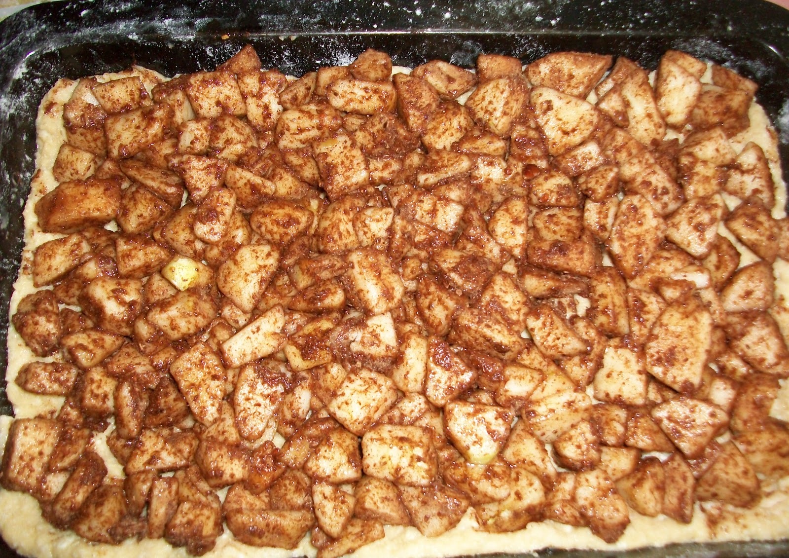 obuolių įdaras ant tešlos