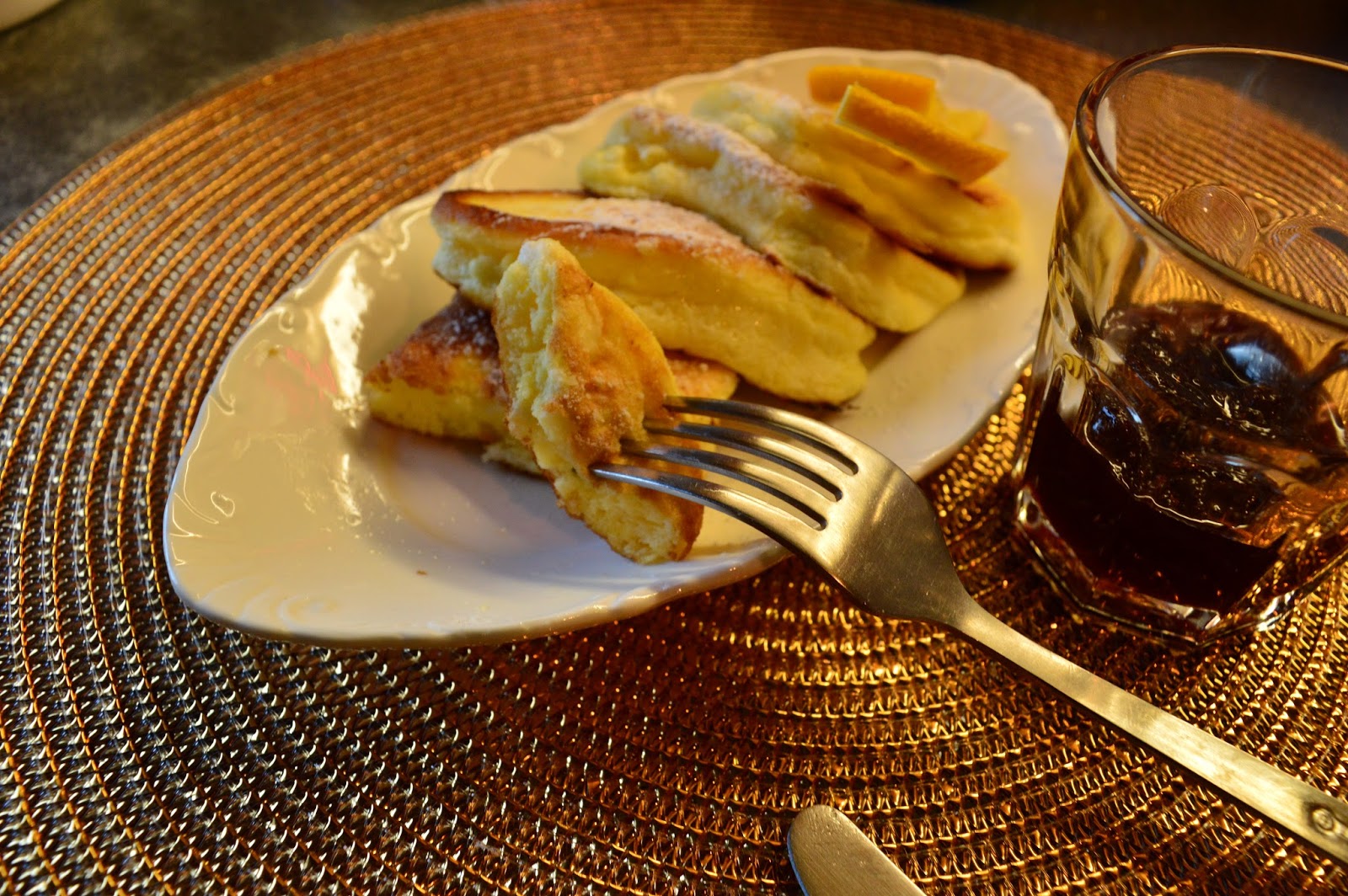 patiekti stori biskvitiniai blyneliai