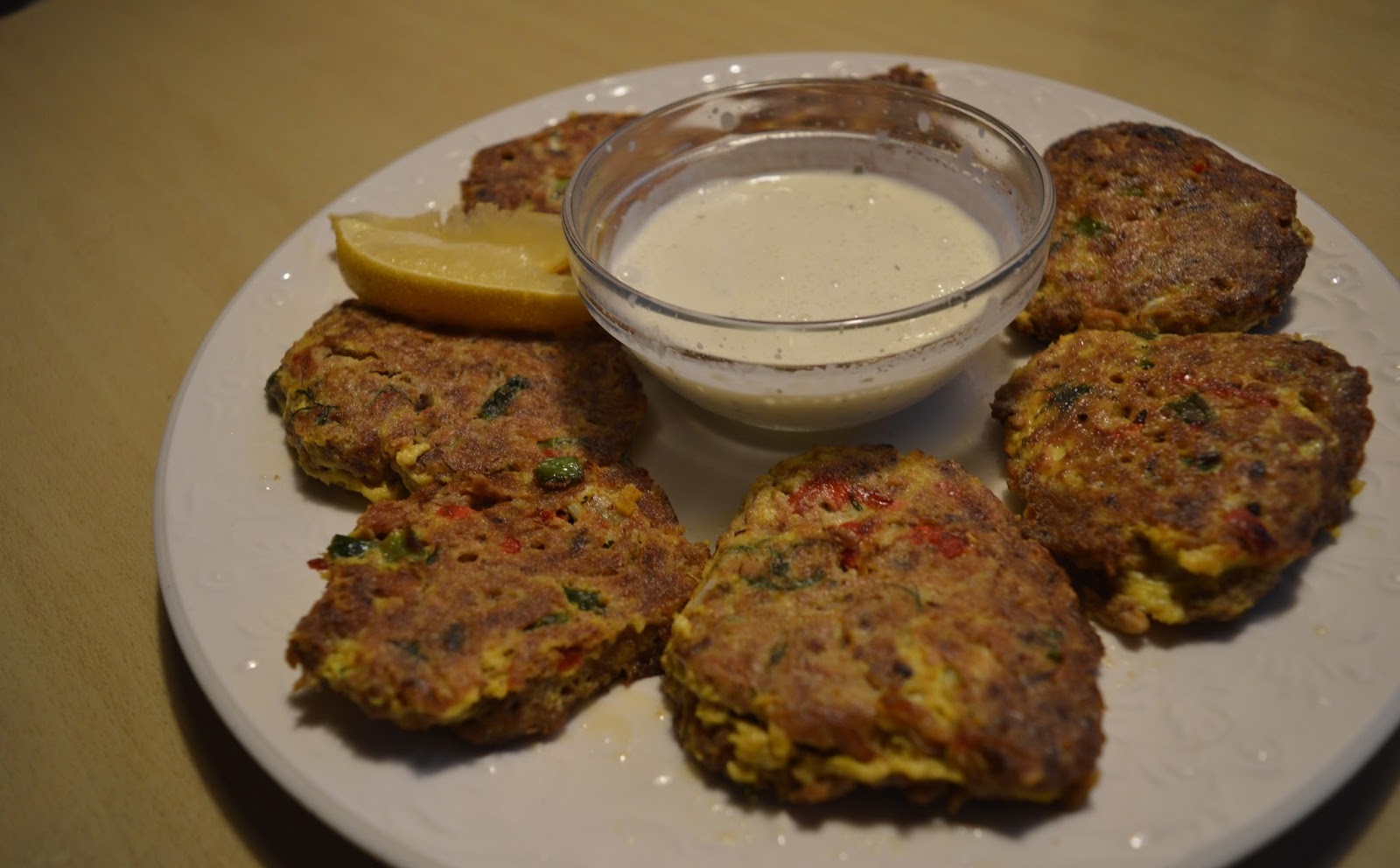 пирожки-блинчики с тунцам с майонезным соусом 