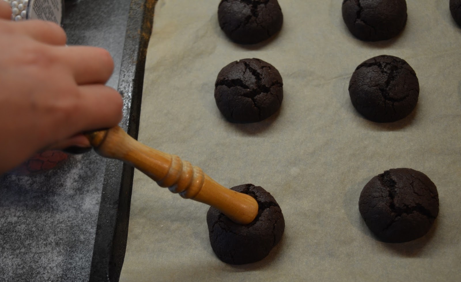 šokoladiniai sausainiai su duobutėmis