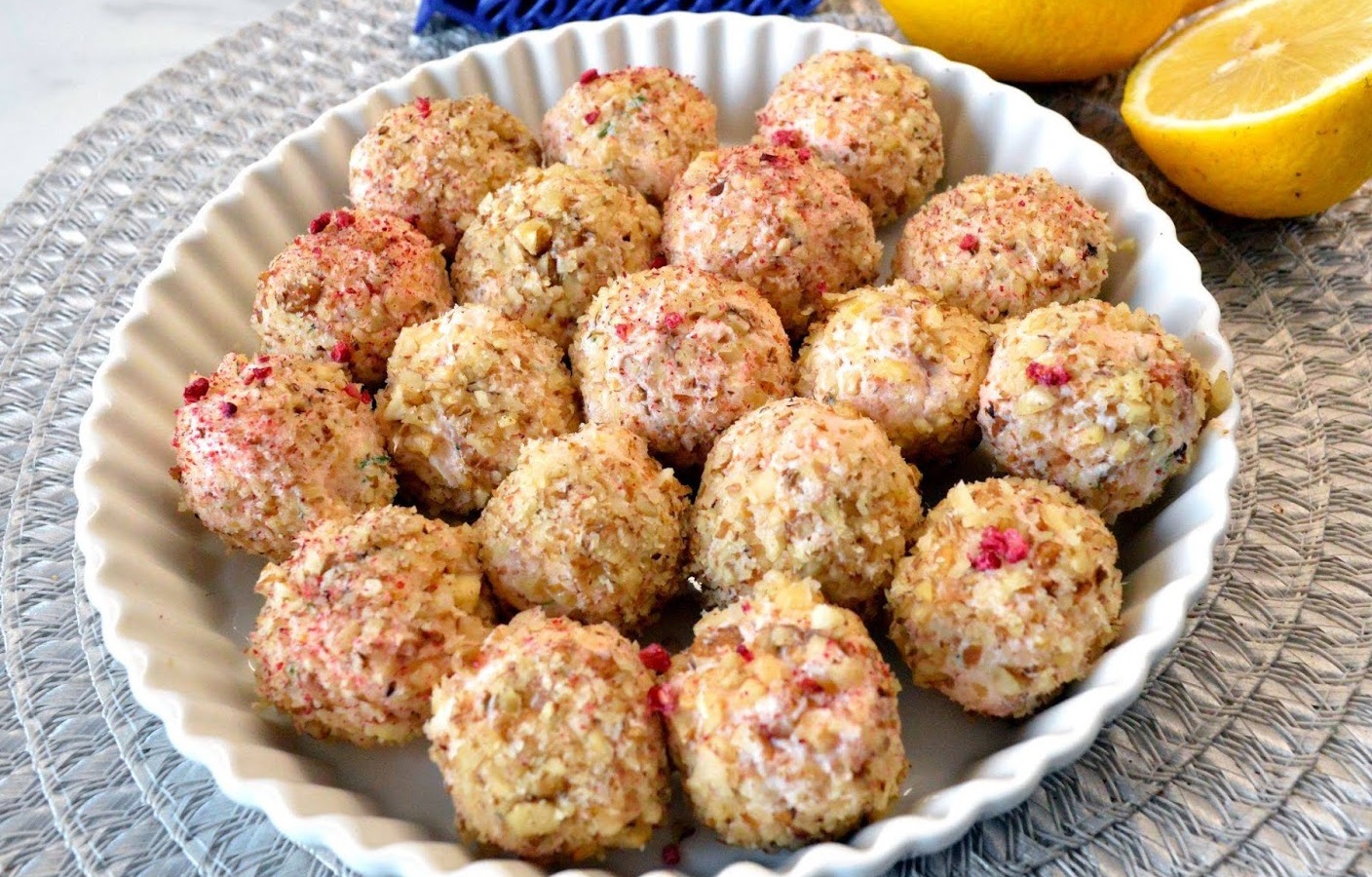 paruošti lašišinio upėtakio kąsneliai paruošti lašišinio upėtakio kąsneliai