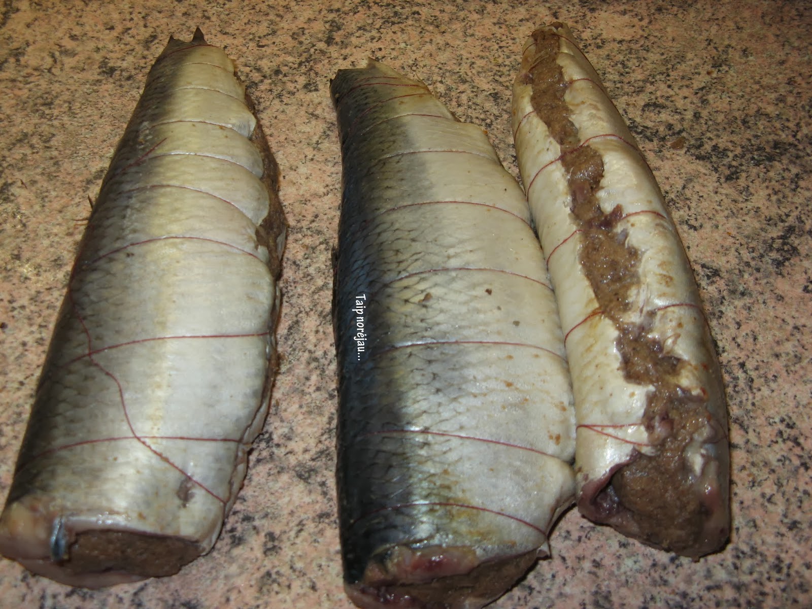 įdarytos silkės paruoštos kepimui