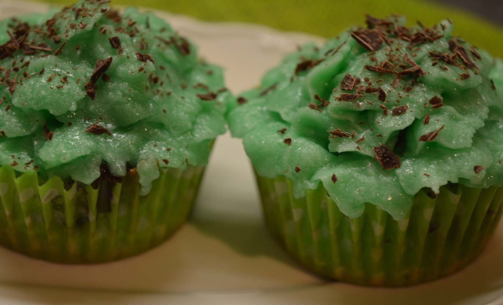 mėtiniai keksiukai su kremu