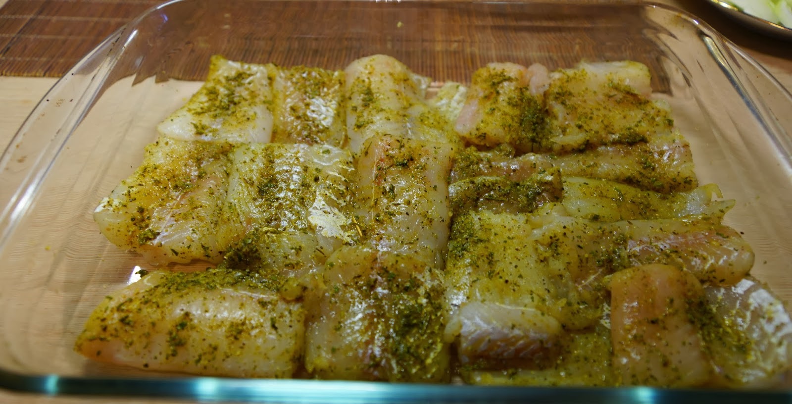 rudagalvė menkė grietinėlėje - paprieskoniuota