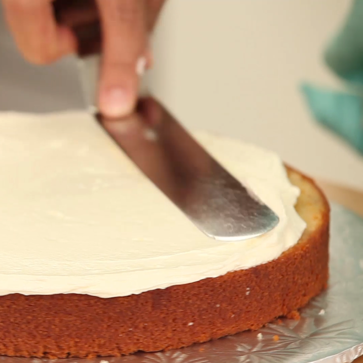 užtepamas glajus ant pyrago