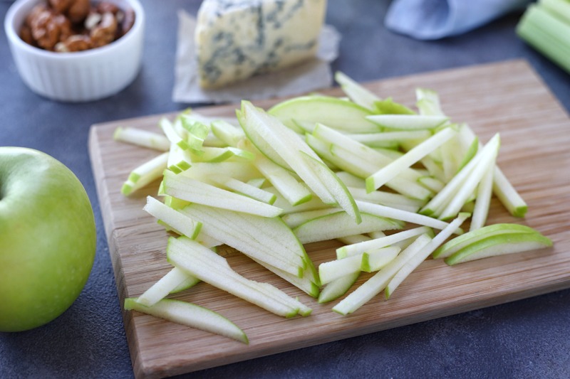 obuoliai pjaustyti šiaudeliais