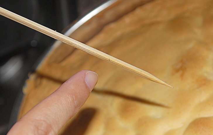 sausas medinis pagaliukas pyrage