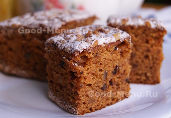 iškeptas morkų pyragas