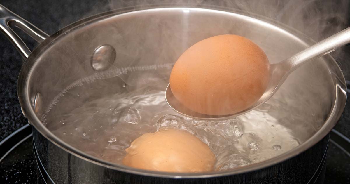 verdami kiaušiniai tuno salotoms