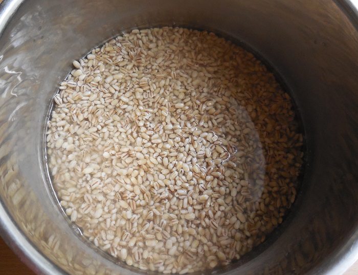 užpiltos vandeniu perlinės kruopos