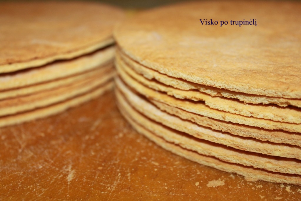 medaus torto lakštai