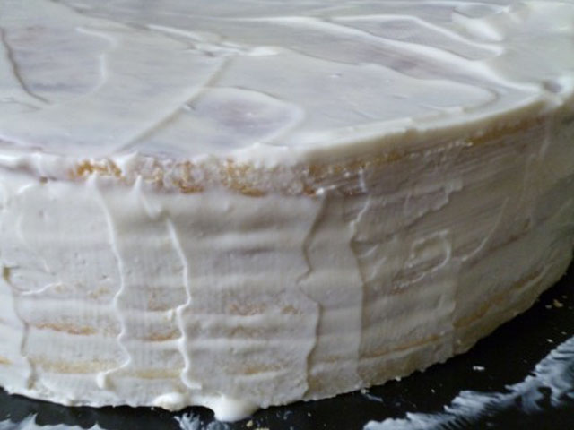 aptepame medaus torto šonus kremu