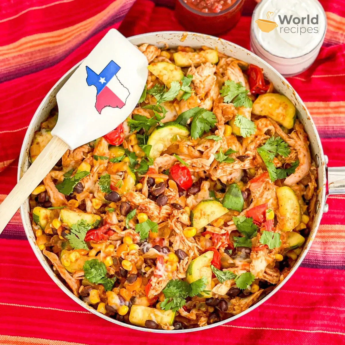 Tex-mex troškinys su vištiena, cukinijomis, kukurūzais ir pupelėmis