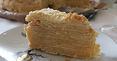 Senovinis tortas "Napoleonas" su virtu sviestiniu kremu