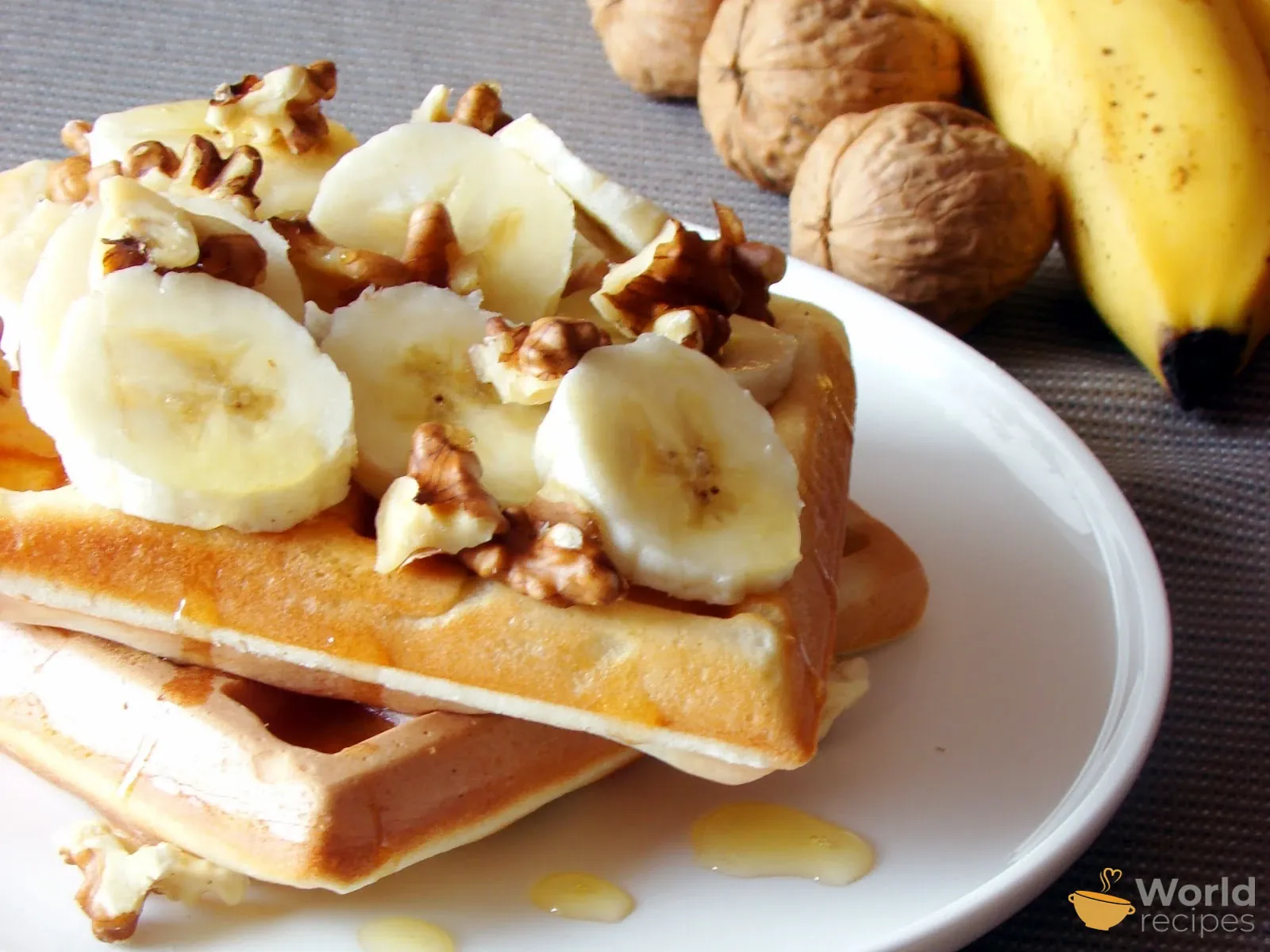Bananiniai vafliai su soda, kefyru ir kepimo milteliais