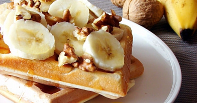 Bananiniai vafliai su soda, kefyru ir kepimo milteliais