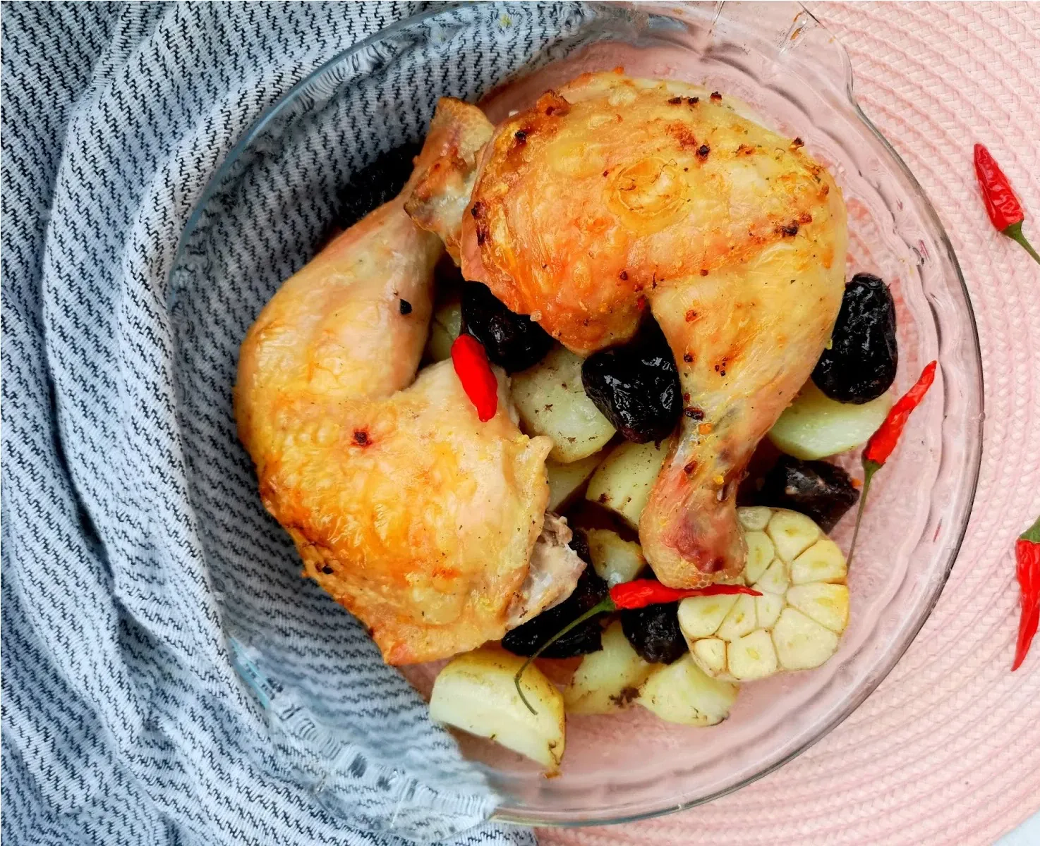 Orkaitėje kepta vištiena su džiovintomis slyvomis pagal Beatą