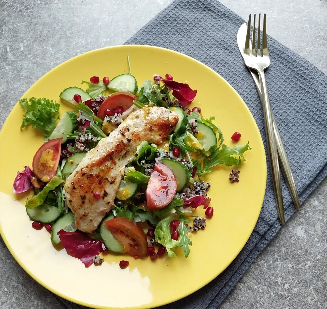 Salotos su kepta vištiena ir bolivine balanda