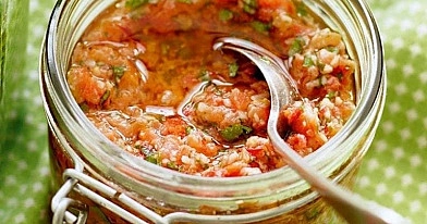 Raudonasis pesto padažas iš džiovintų pomidorų