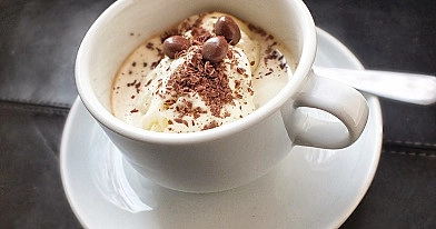Kavos ir vanilinių ledų desertas "Espresso sundae"
